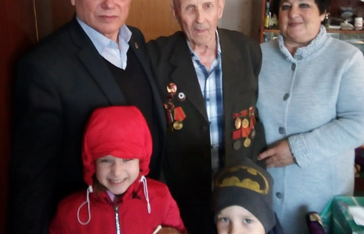 Ветерана Великой Отечественной войны поздравили с 75-летием Победы