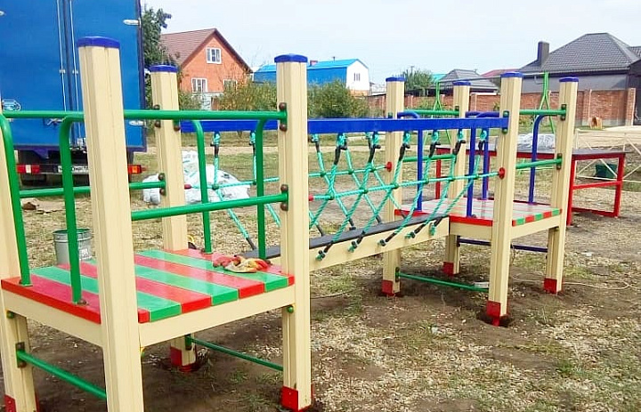 В Усть-Лабинске появилась новая детская площадка