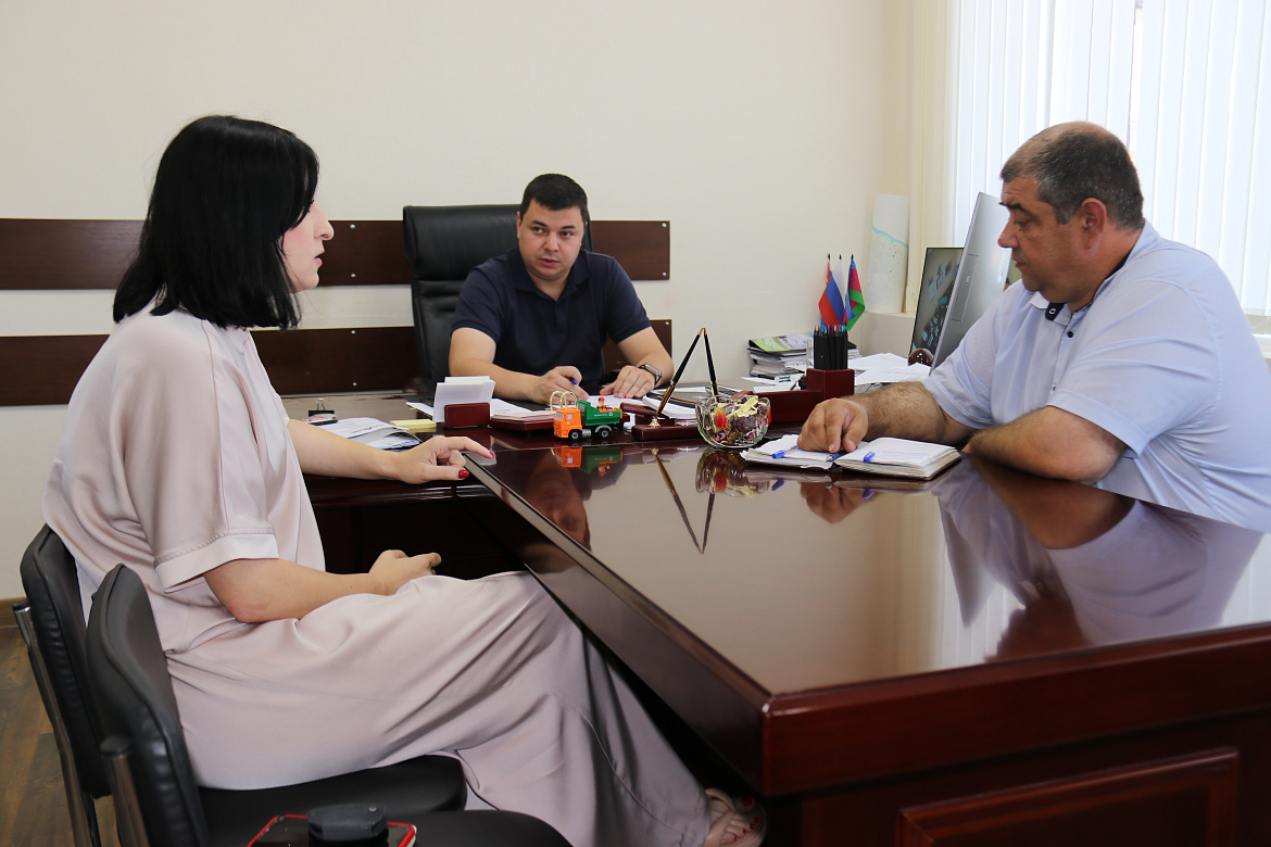 И.о. главы города Дмитрий Смирнов провел рабочую встречу